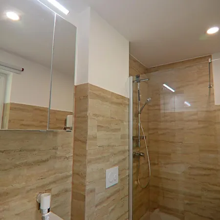 Haus Am Gardersee Mit Garten بيت للعطل Garden