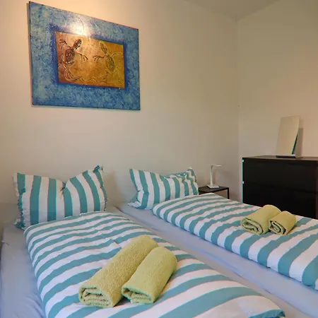 Haus Am Gardersee Mit Garten بيت للعطل *